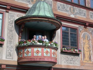Unsere Gäste auf dem Balkon des Tübinger Rathauses